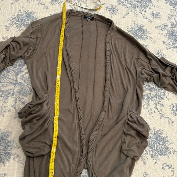 TCEC lightweight open sweater in taupe. Size Small. - Picture 5 of 6